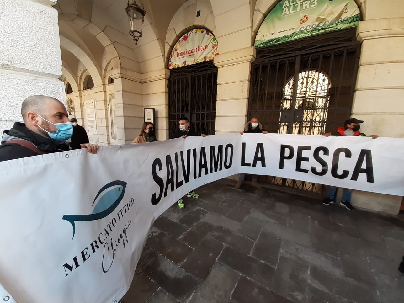 Manifestazione Dei Pescatori A Chioggia, Rimesse Nelle Mani Del Sindaco ...